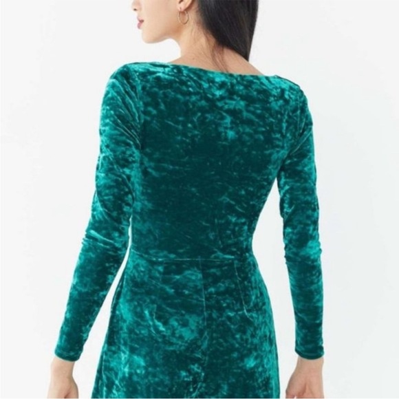 Urban Outfitters Sasha Emerald Green Crushed Velvet Romper XS - Picture 2 of 3